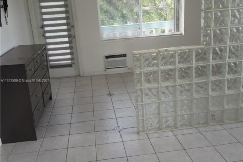 Condo in Miami Beach, Florida  № 1931225 - photo 6