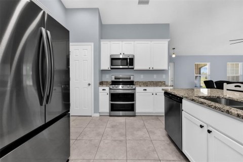 House in Cape Coral, Florida 3 bedrooms, 150.5 sq.m. № 2197846 - photo 7