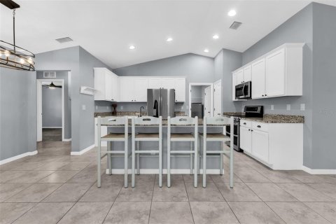 House in Cape Coral, Florida 3 bedrooms, 150.5 sq.m. № 2197846 - photo 6