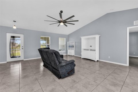 House in Cape Coral, Florida 3 bedrooms, 150.5 sq.m. № 2197846 - photo 4