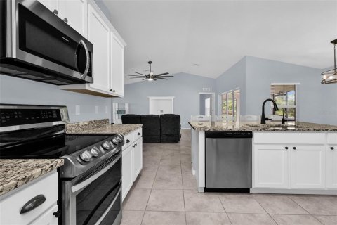 House in Cape Coral, Florida 3 bedrooms, 150.5 sq.m. № 2197846 - photo 8
