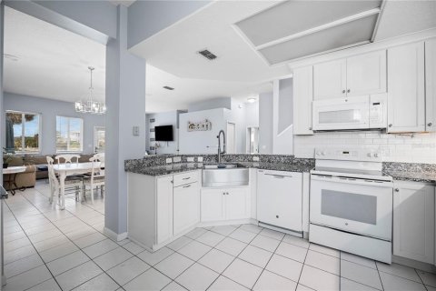 Villa ou maison à vendre à Palm Coast, Floride: 3 chambres, 211.91 m2 № 2396531 - photo 18
