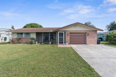 House in Port Richey, Florida 3 bedrooms, 140.65 sq.m. № 1429247 - photo 2