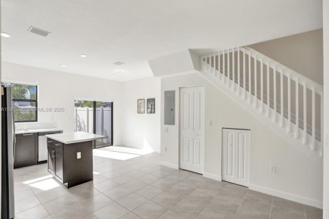 Touwnhouse à louer à Hialeah, Floride: 3 chambres, 123.75 m2 № 2002900 - photo 10