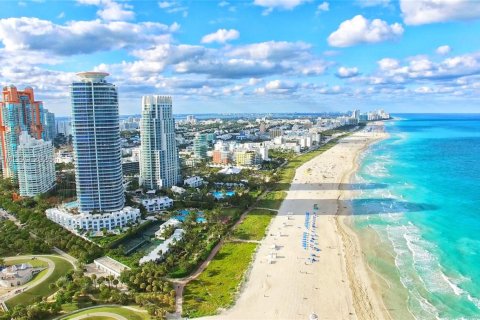 Condominio en alquiler en Miami Beach, Florida, 3 dormitorios, 217.39 m2 № 2413268 - foto 10
