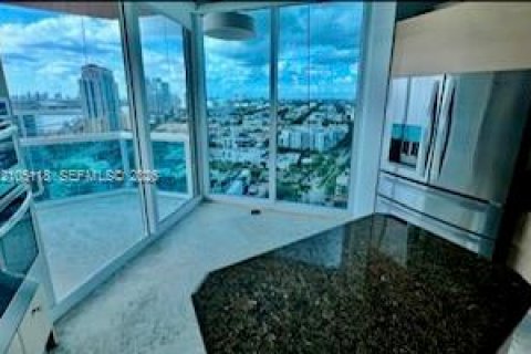 Condominio en alquiler en Miami Beach, Florida, 3 dormitorios, 217.39 m2 № 2413268 - foto 3