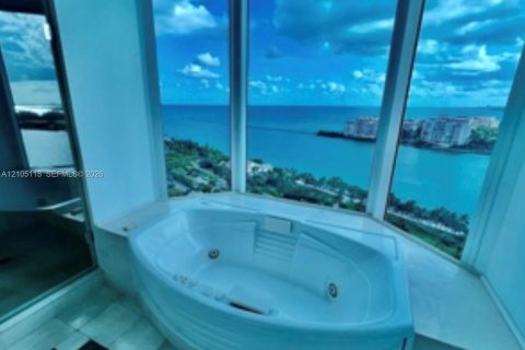 Condominio en alquiler en Miami Beach, Florida, 3 dormitorios, 217.39 m2 № 2413268 - foto 5