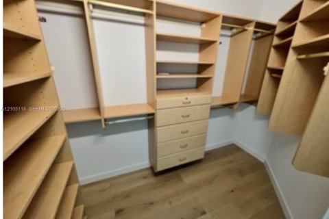 Condominio en alquiler en Miami Beach, Florida, 3 dormitorios, 217.39 m2 № 2413268 - foto 4