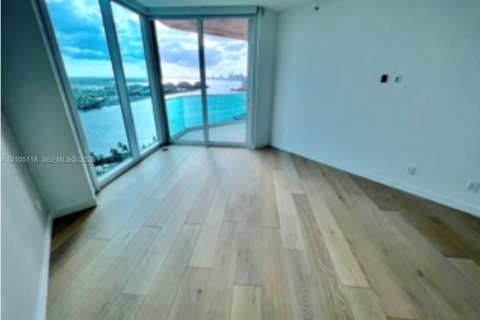Condominio en alquiler en Miami Beach, Florida, 3 dormitorios, 217.39 m2 № 2413268 - foto 6