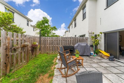 Townhouse in Homestead, Florida 3 bedrooms, 157.47 sq.m. № 2062525 - photo 25