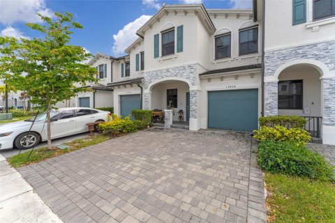 Townhouse in Homestead, Florida 3 bedrooms, 157.47 sq.m. № 2062525 - photo 2