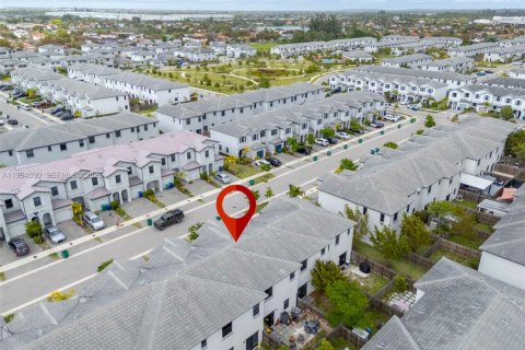 Townhouse in Homestead, Florida 3 bedrooms, 157.47 sq.m. № 2062525 - photo 28