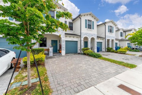 Townhouse in Homestead, Florida 3 bedrooms, 157.47 sq.m. № 2062525 - photo 3