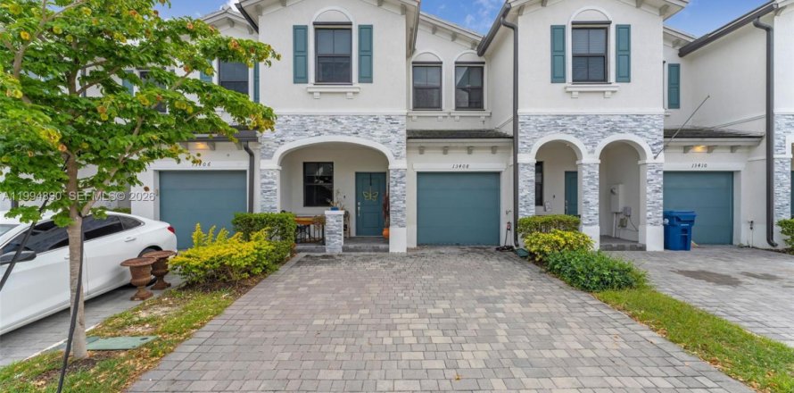 Townhouse in Homestead, Florida 3 bedrooms, 157.47 sq.m. № 2062525