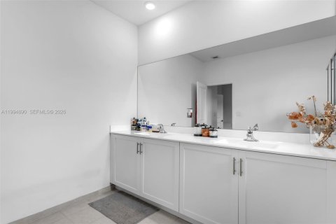 Townhouse in Homestead, Florida 3 bedrooms, 157.47 sq.m. № 2062525 - photo 16