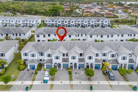 Townhouse in Homestead, Florida 3 bedrooms, 157.47 sq.m. № 2062525 - photo 27