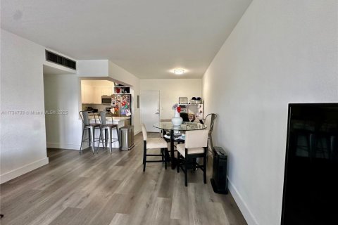 Condo in Miami Beach, Florida, 2 bedrooms  № 1484681 - photo 6