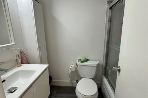 Condo in Miami Beach, Florida, 2 bedrooms  № 1484681 - photo 14