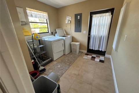 Villa ou maison à vendre à Englewood, Floride: 2 chambres, 175.59 m2 № 1687094 - photo 8
