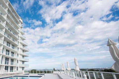 Condo in Miami, Florida, 1 bedroom  № 2001406 - photo 6