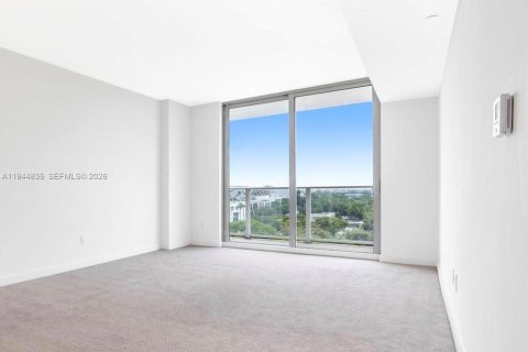 Condo in Miami, Florida, 1 bedroom  № 2001406 - photo 5