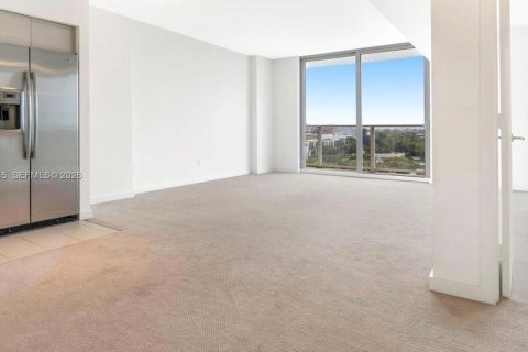 Condo in Miami, Florida, 1 bedroom  № 2001406 - photo 3
