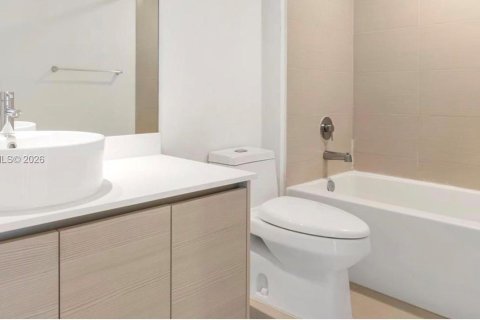 Condo in Miami, Florida, 1 bedroom  № 2001406 - photo 4