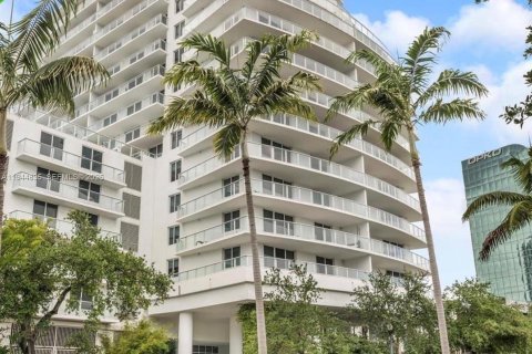Condo in Miami, Florida, 1 bedroom  № 2001406 - photo 2