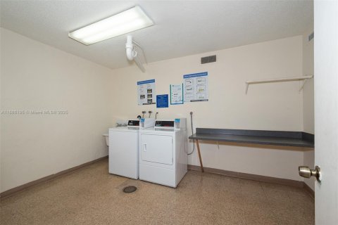 Купить кондоминиум в Авентура, Флорида 2 спальни, 99.68м2, № 1977420 - фото 30