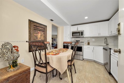 Купить кондоминиум в Авентура, Флорида 2 спальни, 99.68м2, № 1977420 - фото 16