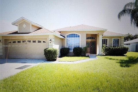 Villa ou maison à louer à Saint Cloud, Floride: 4 chambres № 1996931 - photo 2