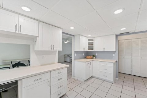 Condo in Longboat Key, Florida, 2 bedrooms  № 1883027 - photo 10