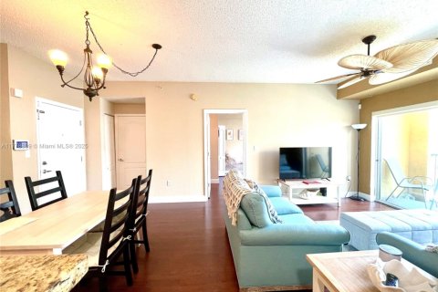 Condominio en venta en South Miami, Florida, 3 dormitorios, 108.14 m2 № 1714710 - foto 3