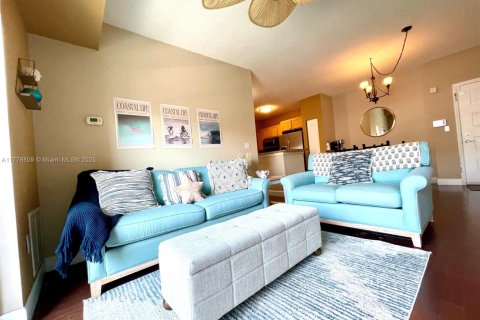 Condominio en venta en South Miami, Florida, 3 dormitorios, 108.14 m2 № 1714710 - foto 2