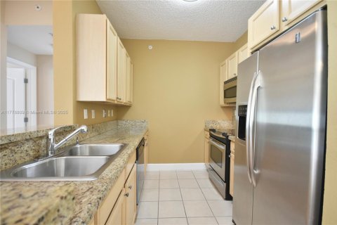 Condominio en venta en South Miami, Florida, 3 dormitorios, 108.14 m2 № 1714710 - foto 6