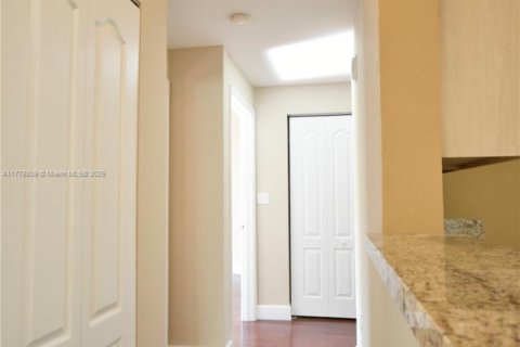 Condominio en venta en South Miami, Florida, 3 dormitorios, 108.14 m2 № 1714710 - foto 10