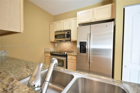 Condominio en venta en South Miami, Florida, 3 dormitorios, 108.14 m2 № 1714710 - foto 5