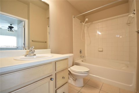 Condominio en venta en South Miami, Florida, 3 dormitorios, 108.14 m2 № 1714710 - foto 22