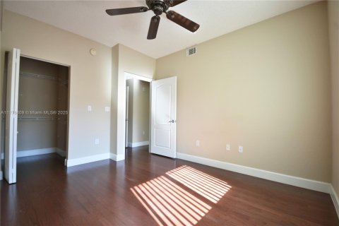 Condominio en venta en South Miami, Florida, 3 dormitorios, 108.14 m2 № 1714710 - foto 11