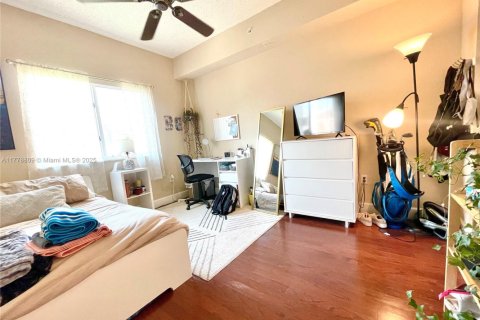Condominio en venta en South Miami, Florida, 3 dormitorios, 108.14 m2 № 1714710 - foto 27