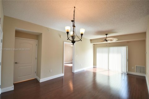 Condominio en venta en South Miami, Florida, 3 dormitorios, 108.14 m2 № 1714710 - foto 8