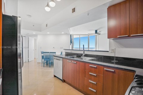 Condominio en alquiler en Sunny Isles Beach, Florida, 2 dormitorios, 117.61 m2 № 2041296 - foto 12