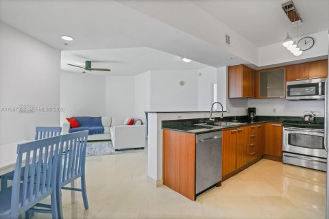 Condominio en alquiler en Sunny Isles Beach, Florida, 2 dormitorios, 117.61 m2 № 2041296 - foto 6