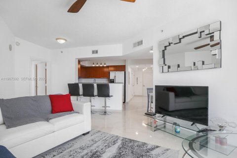 Condominio en alquiler en Sunny Isles Beach, Florida, 2 dormitorios, 117.61 m2 № 2041296 - foto 15