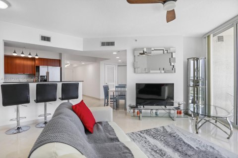 Condominio en alquiler en Sunny Isles Beach, Florida, 2 dormitorios, 117.61 m2 № 2041296 - foto 14
