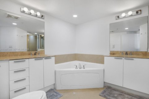 Condominio en alquiler en Sunny Isles Beach, Florida, 2 dormitorios, 117.61 m2 № 2041296 - foto 29