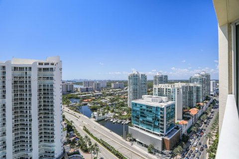 Condominio en alquiler en Sunny Isles Beach, Florida, 2 dormitorios, 117.61 m2 № 2041296 - foto 19