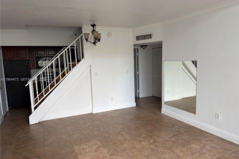 Condo in Hialeah, Florida, 3 bedrooms № 2025931 - photo 4