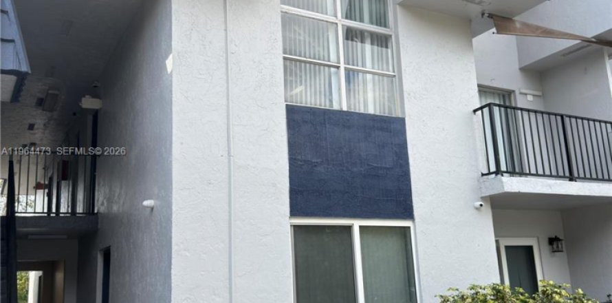 Condo in Hialeah, Florida, 3 bedrooms № 2025931