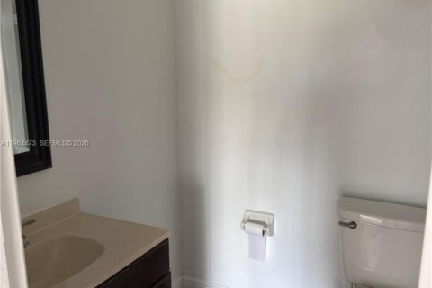 Condo in Hialeah, Florida, 3 bedrooms № 2025931 - photo 13